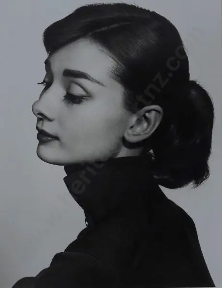 HEPBURN, Audrey (1929-1993) - Photo by Karsh of Ottawa Image 1++