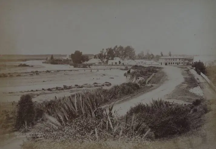 BURTON BROS (19th Cent.) - N.Z Scenery - 25 photographs Image 1++