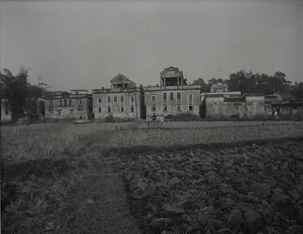 ABERHART, Laurence (1949-) - GUANGDONG Province (Children near Toi Shan), China 26 November 2000 Image 1++