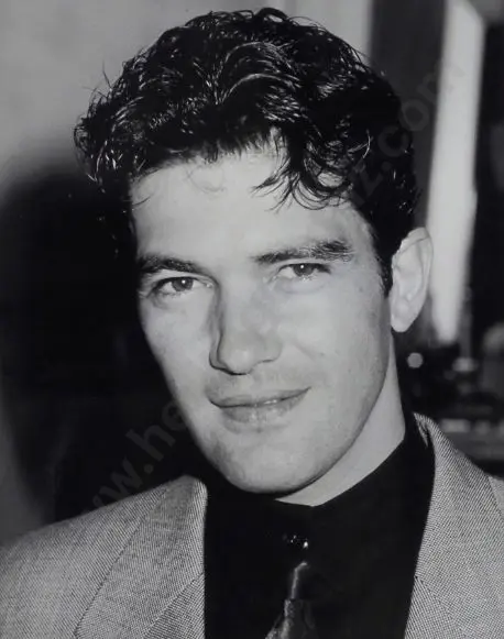 MILDENHALL, Richard - Antonio Banderas Image 1++