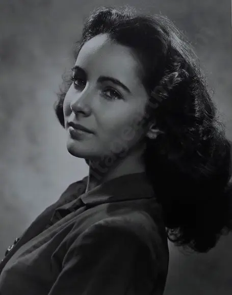 TAYLOR, Elizabeth (1932-2011) - Photo by Karsh of Ottawa Image 1++