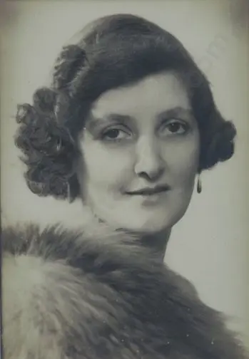 A63 - Unknown Celebrity Actress - Actress - Unknown - one guest at United Services Hotel, Christchurch Image 1++