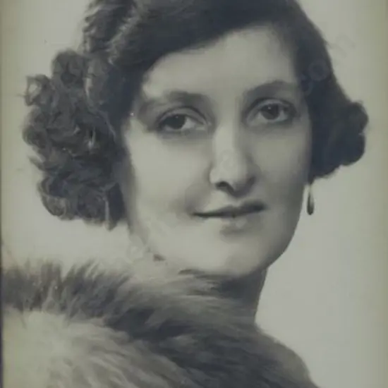 A63 - Unknown Celebrity Actress - Actress - Unknown - one guest at United Services Hotel, Christchurch