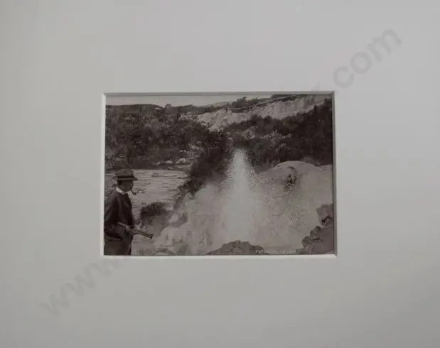UNKNOWN Photographer - c.1900 - Papakura Geyser - Rotorua Image 1++