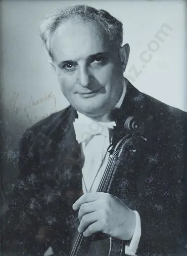 A62 - Unknown - Signed photo of unrecognised celebrity violinist Image 1++