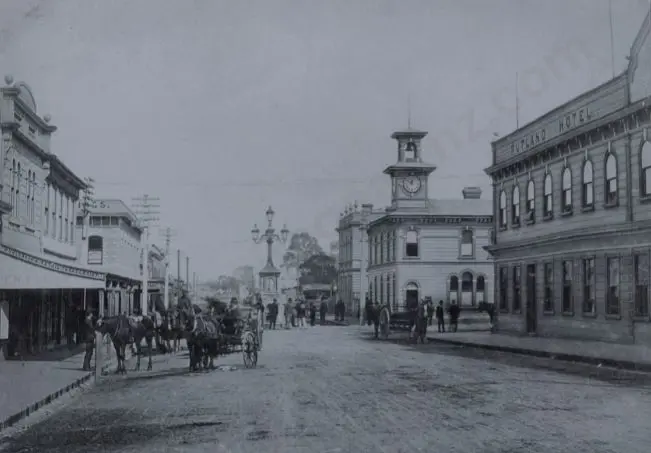 UNKNOWN Photographer - Whanganui - Victoria Ave c.1900 Image 1++