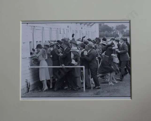 UNKNOWN Photographer - Whanganui - A Day at the Races - Besieging the Tote Image 1++