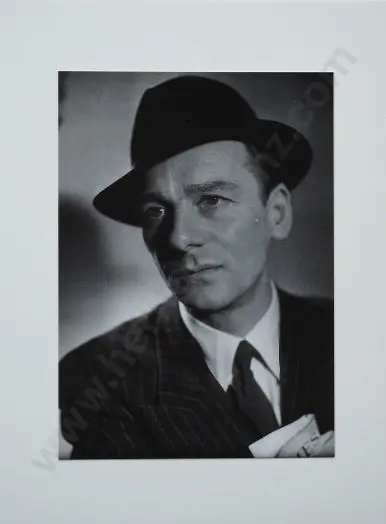 HULTON Picture Library - Sir John Gielgud 1960 - Film Star Image 1++