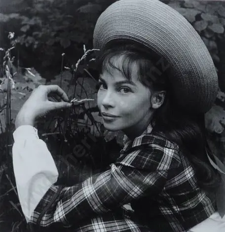 BEATON, Sir Cecil (1904-1980) - Leslie Caron as Gigi - 1957 Image 1++
