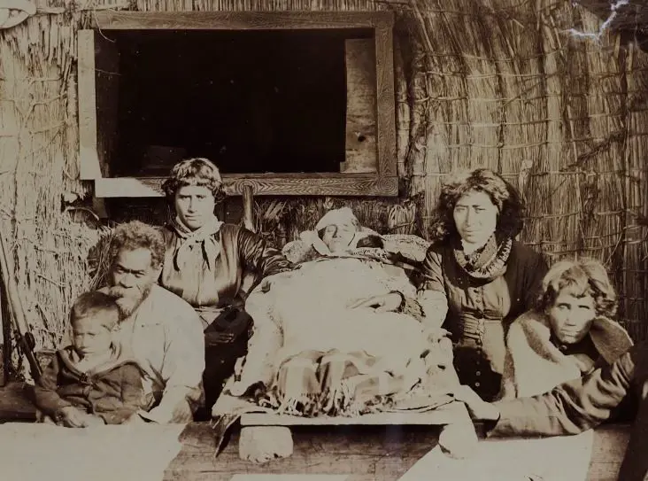 PHOTOGRAPHER, Unknown - Maori Tangi, Late 19th Century Image 1++