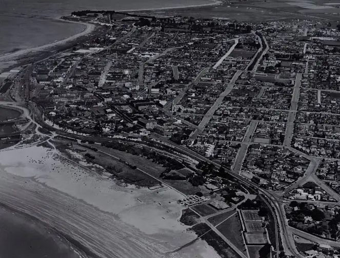 BROWNE, Victor Carlyle (1900-1980) - Caroline Bay, Timaru, c. 1950 Image 1++