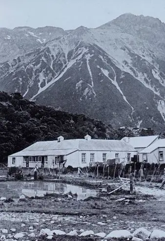 UNKNOWN Photographer - The Original Hermitage Hotel at Mount Cook Image 1++