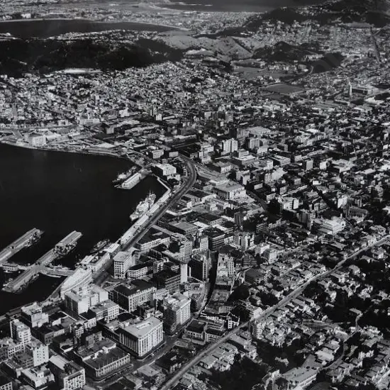 BROWNE, Victor Carlyle (1900-1980) - Wellington City & Harbour from the air, c.1950