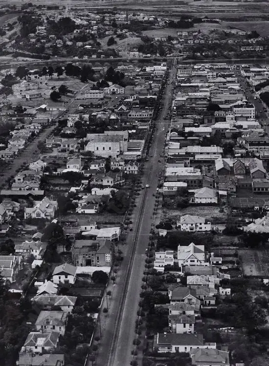 BROWNE, Victor Carlyle (1900-1980) - Wanganui from the air, looking down Victoria Avenue, c.1950 Image 1++