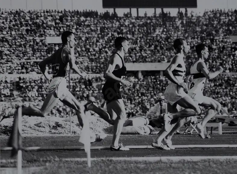 ASSOCIATED SPORTS Photography - Peter Snell in 800m semi-final, Rome Olympics, 1960 Image 1++