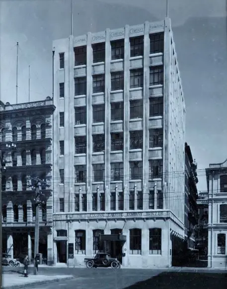 BURT, Gordon Onslow (1893-1968) - Colonial Carrying Company Image 1++