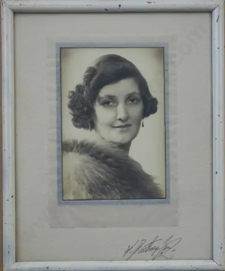 A63 - Unknown Celebrity Actress - Actress - Unknown - one guest at United Services Hotel, Christchurch Image 1++