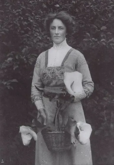 COLLIER, Edith (1885-1964) - Photograph of Edith Collier - 1912 Image 1++