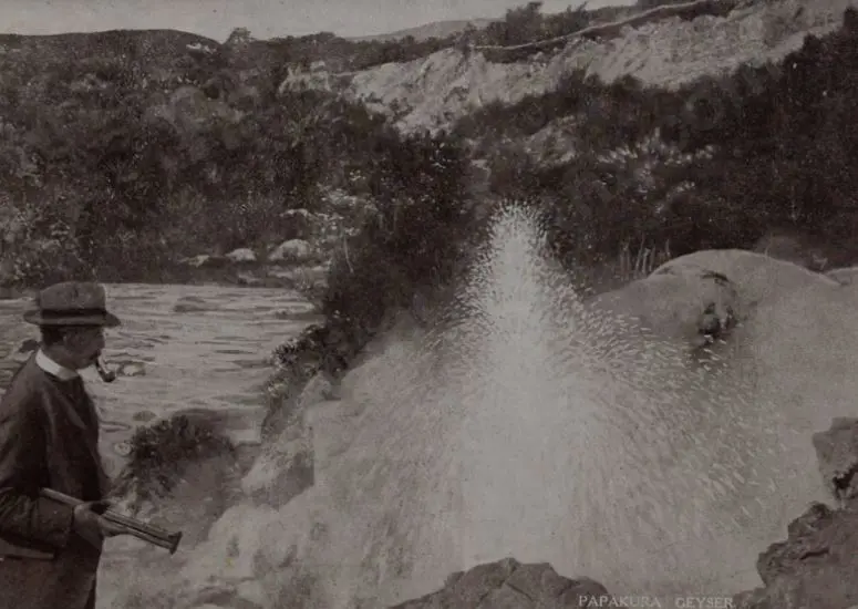UNKNOWN Photographer - c.1900 - Papakura Geyser - Rotorua Image 1++
