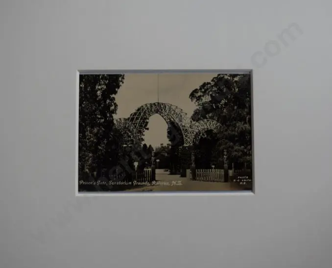 SMITH, Sydney Charles (1888-1972) - Prince's Gate, Sanatorium Grounds, Rotorua Image 1++