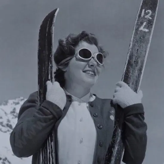 UNKNOWN - Ski-ing Photo 1940s - New Zealand