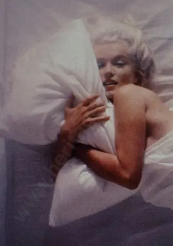 STERN, Bert (1929-) - Marilyn Monroe in Bed, Actress (1926-1962) Image 1++
