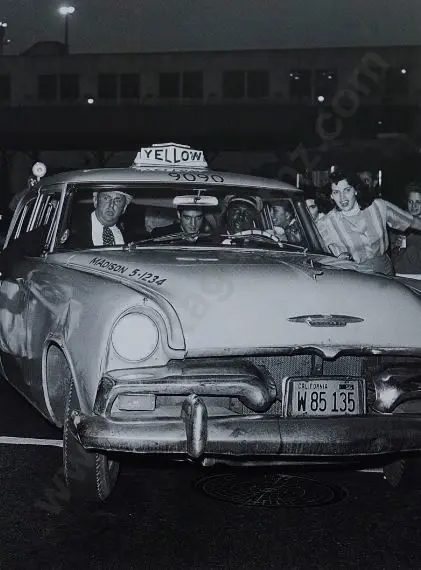 UNKNOWN - Elvis the Pelvis (Presley) in Taxi, New York Image 1++
