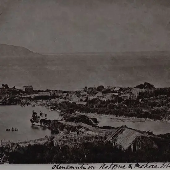UNKNOWN - Ohinemutu in Rotorua & Mokoia c. 1900