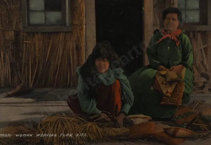 UNKNOWN - Early 20th Cent. - Maori Woman Weaving Flax Kits Image 1++