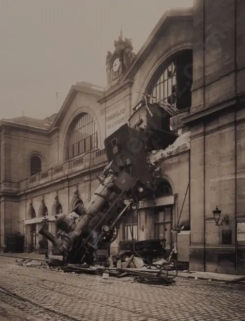 UNKNOWN - Train wreck Paris Image 1++
