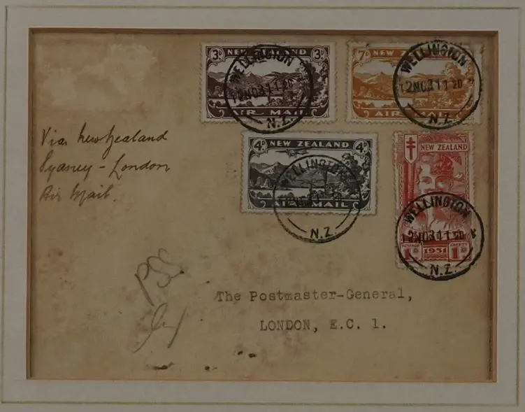 PHILATELY - AIRMAIL Envelope NZ - First Christmas Airmail NZ-UK - with letter from Postmaster General Image 1++