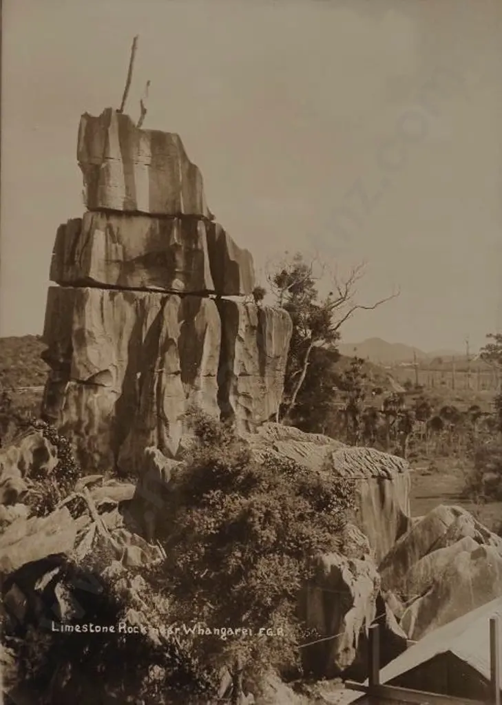 RADCLIFFE, Frederick George (1863-1923) - Limestone Rock, Whangarei Image 1++