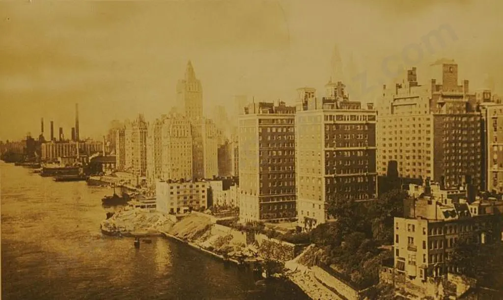 UNKNOWN - New York on the Hudson River Image 1++