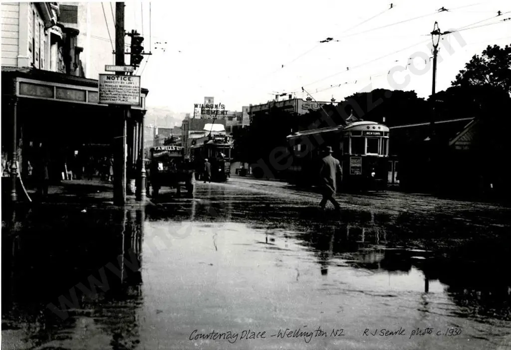 SEARLE, Roland James (1904-1984) - Courtenay Place, Wellington, c.1930 Image 1++