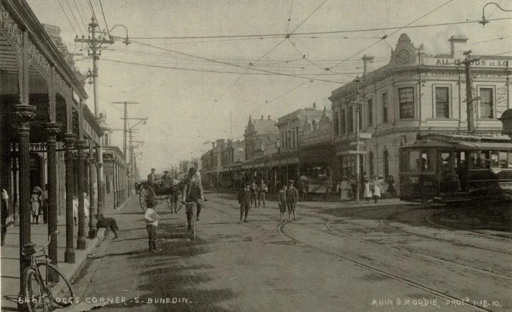 MUIR & MOODIE - Dunedin (1898-1916) - Ogg's Corner South Dunedin, 1910 Image 1++