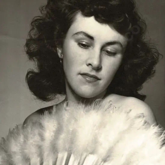 CASBOLT, Frederick Lennard (1896-1987) - Studio Portrait - Miss Brunette