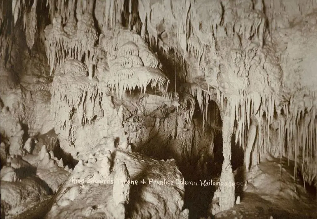 ASSOCIATED SPORTS Photography - King Edward's Throne & Prentice Column, Waitomo Caves, c.1900 Image 1++