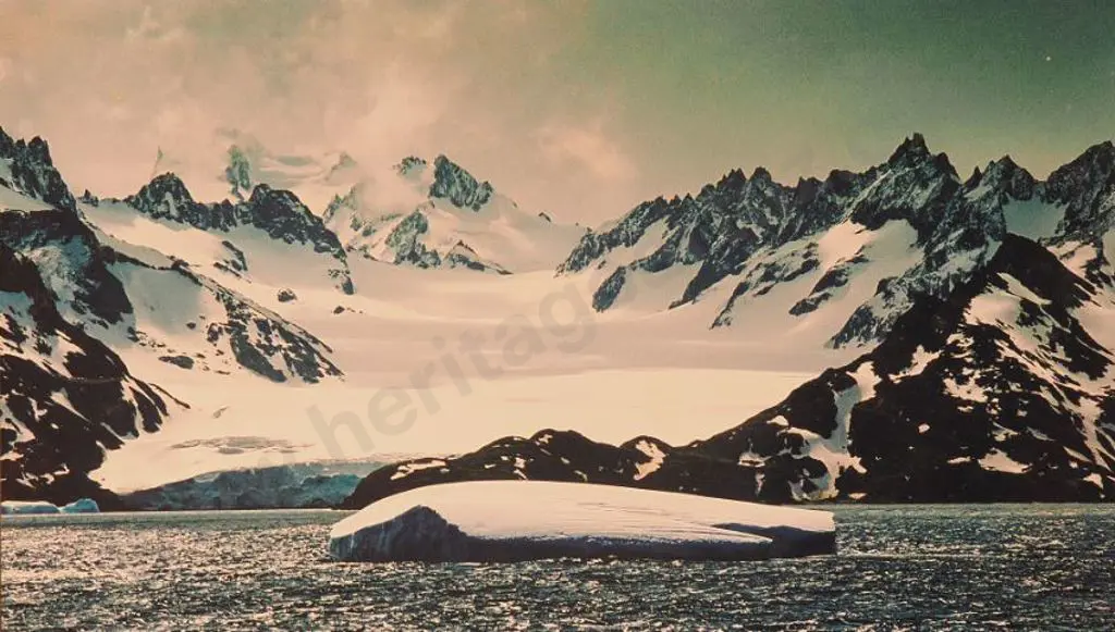 UNKNOWN - Southerm Alps with Glacier Image 1++