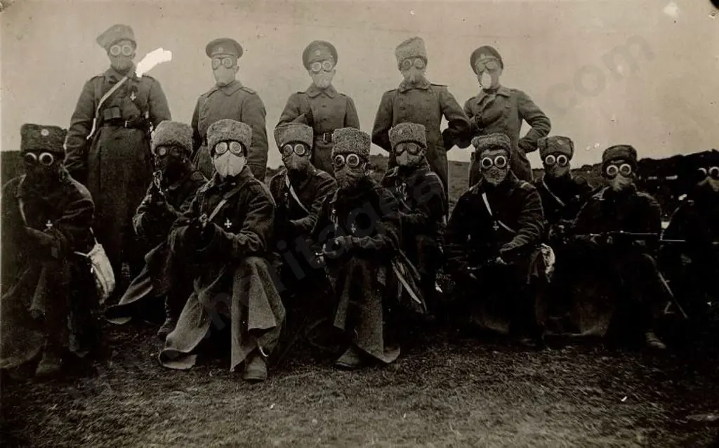 UNKNOWN - Russians Ready for a Gas Attack WW1 Image 1++