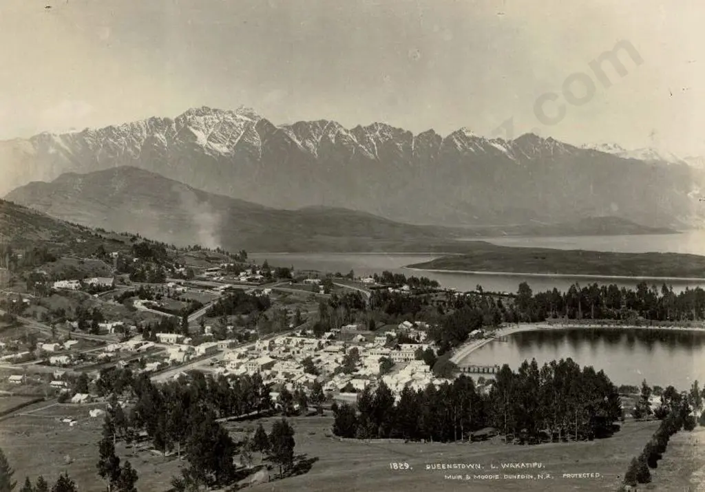 MUIR & MOODIE - Dunedin (1898-1916) - Queenstown & Lake Wakatipu, c.1905 Image 1++