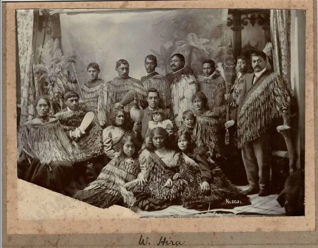 UNKNOWN - Group of Maori Men & Women - late 19th Century Image 1++