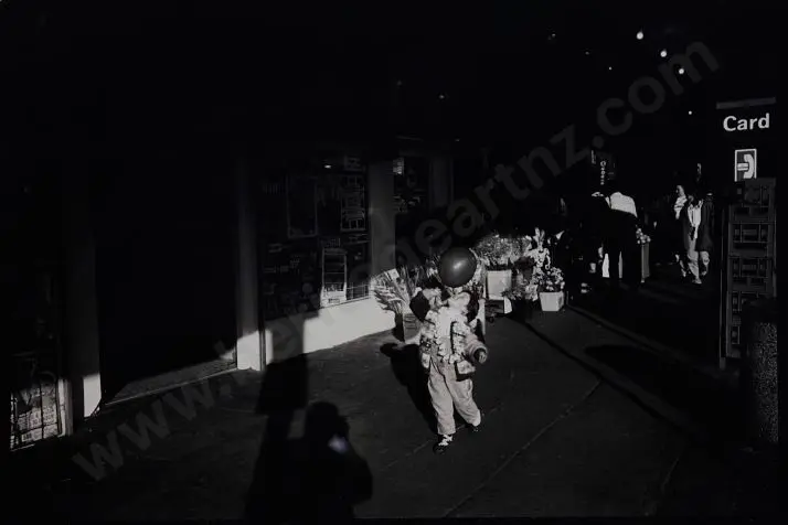 MITCHELL-ANYON, Leigh (1961-) - Child with Balloon Image 1++