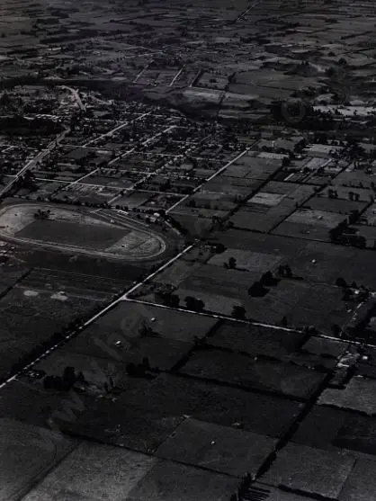 BROWNE, Victor Carlyle (1900-1980) - Cambridge, From the Air, c.1950 Image 1++