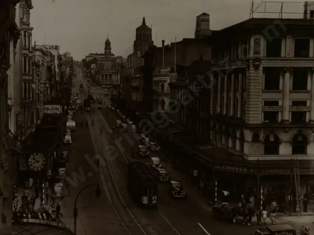 UNKNOWN Photographer - Queen Street, Auckland c. 1940s Image 1++