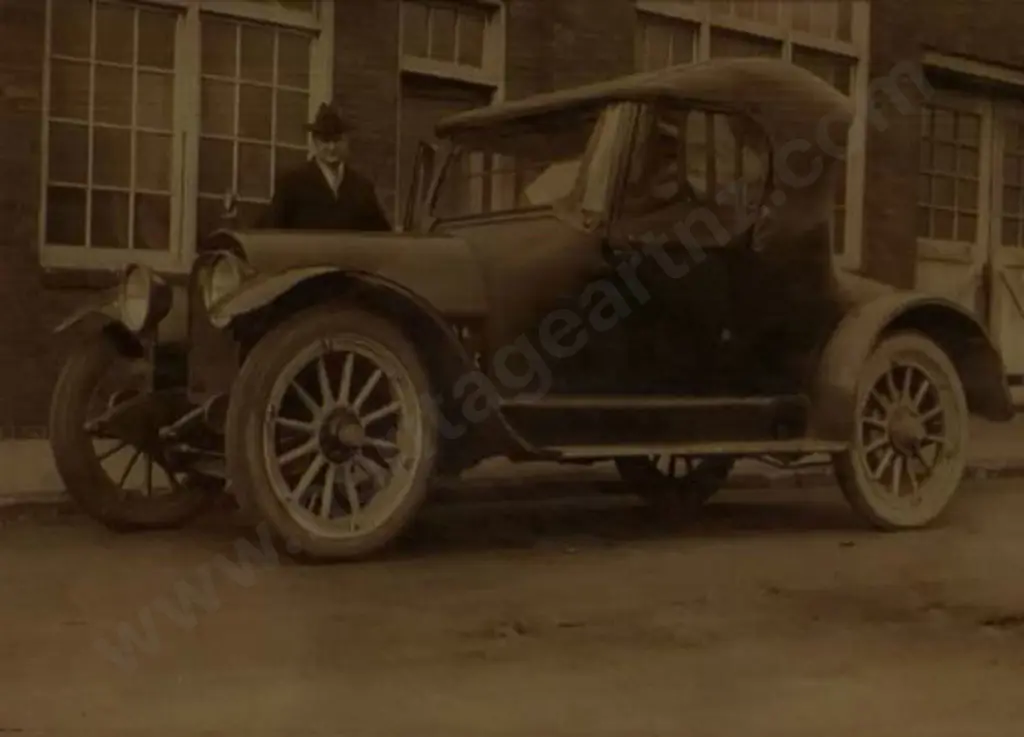 UNKNOWN Photographer - Veteran Car with Driver Image 1++