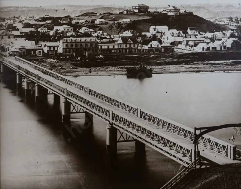 UNKNOWN Photographer - Taupo Quay and Old Wanganui Bridge leading into Victoria Avenue, with Rutland Stockade, 1871 Image 1++