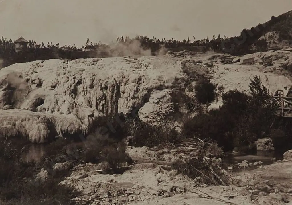 CLARK, Troughton (1890-1973) - Whakarewarewa, Rotorua c. 1930 Image 1++
