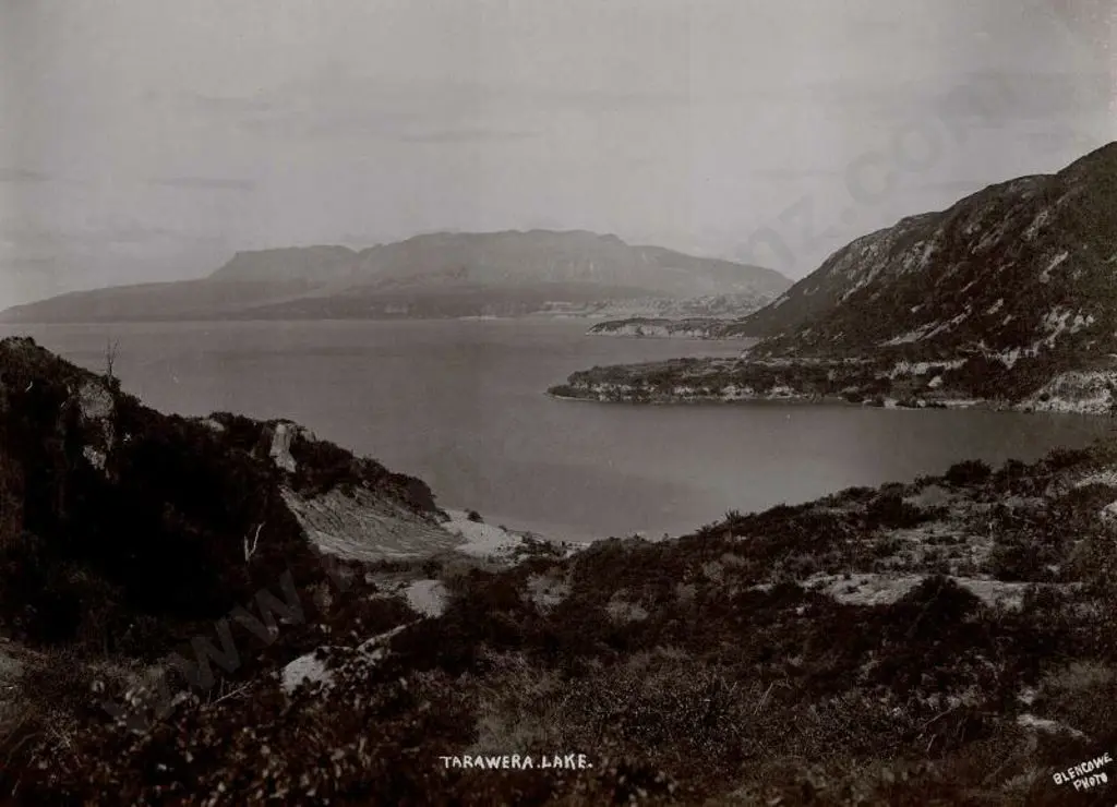BLENCOWE, James Rasdell (1871-1945) - Tarawera Lake - Late 19th Century Image 1++