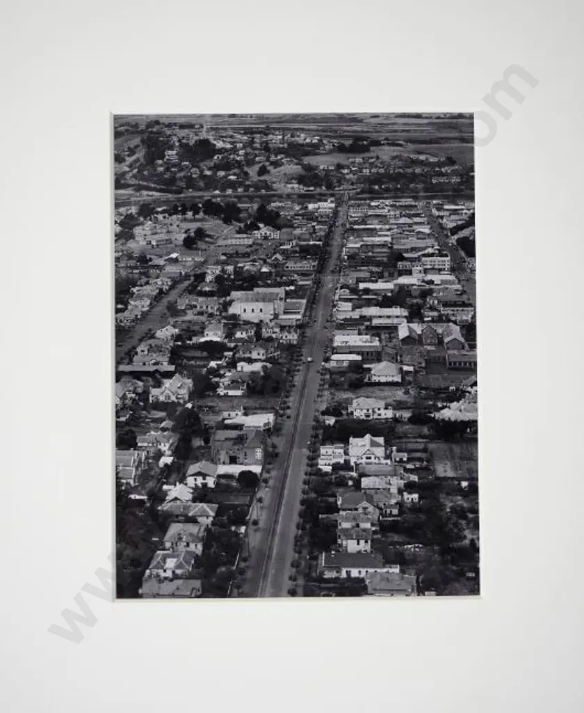 BROWNE, Victor Carlyle (1900-1980) - Wanganui - Aerial Photo Looking Down Victoria Ave., c.1950 Image 1++