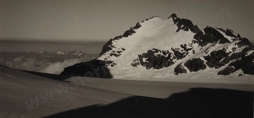 RUNDLE, John (1933-2014) - Mount Gable on the Olivine Ice Plateau Image 1++